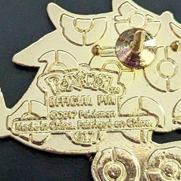 Pokemon Zoroark Pin -  Shining Legends - Official - Picture 3 of 3